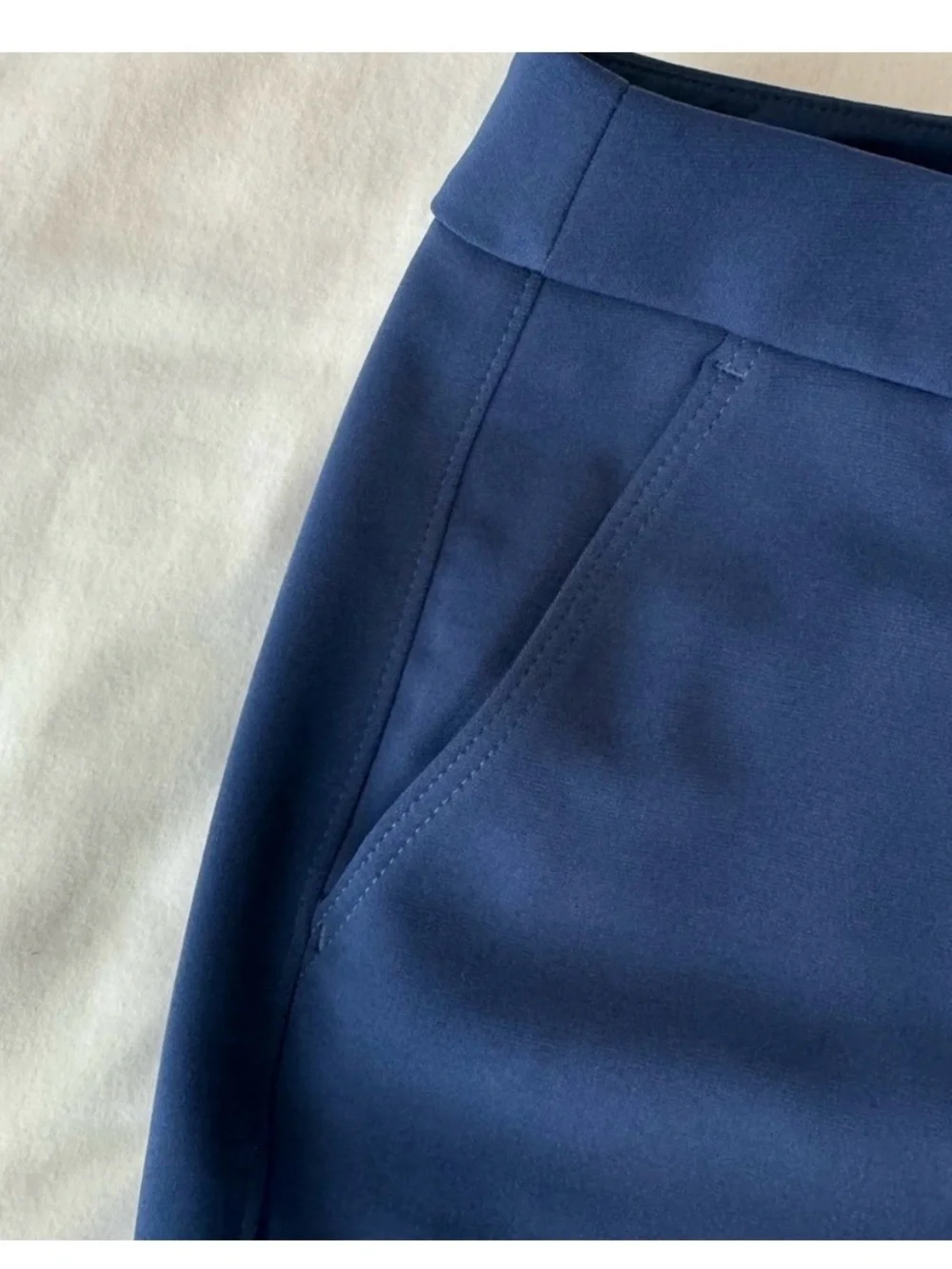 White House Black Market The Slim Straight Leg Pants Size 8